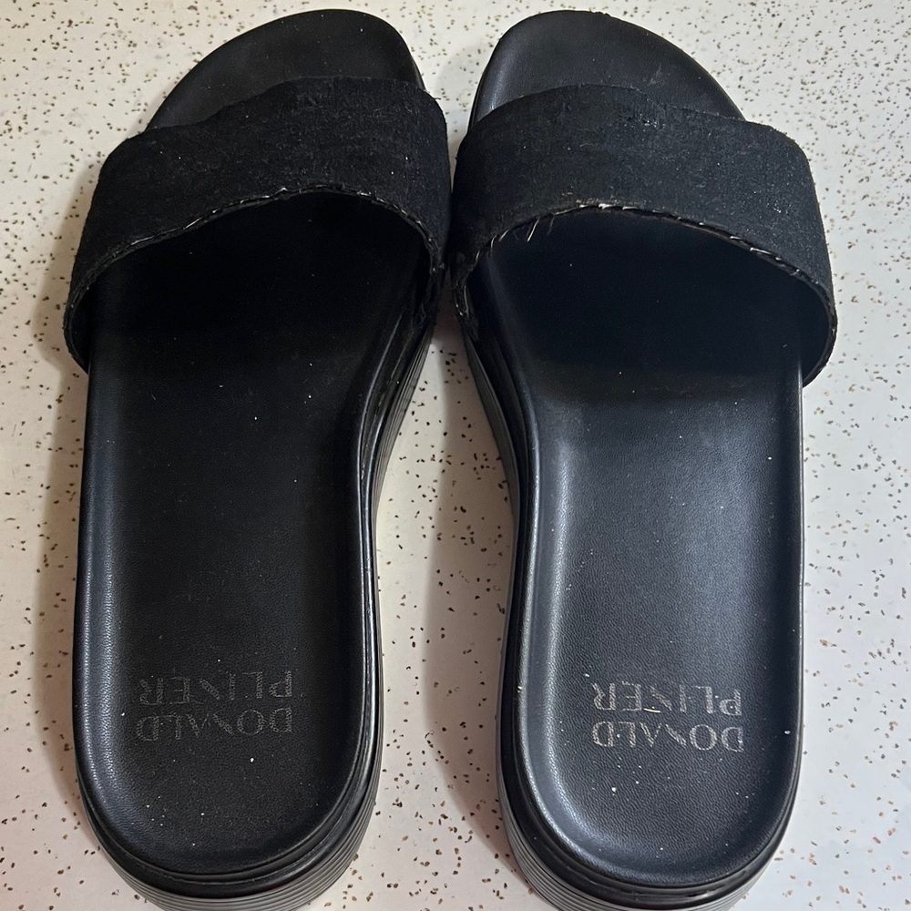 Donald J. Pliner Black Sandals